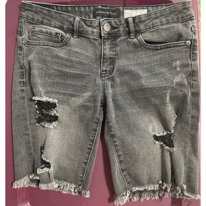 Distressed Bermuda shorts